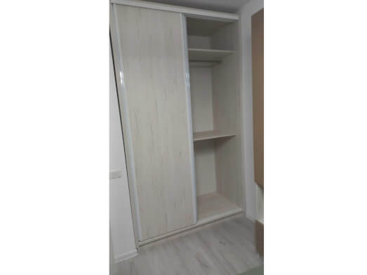 Dressing-comandă-cu-polițe-și-2-bare-haine-6f