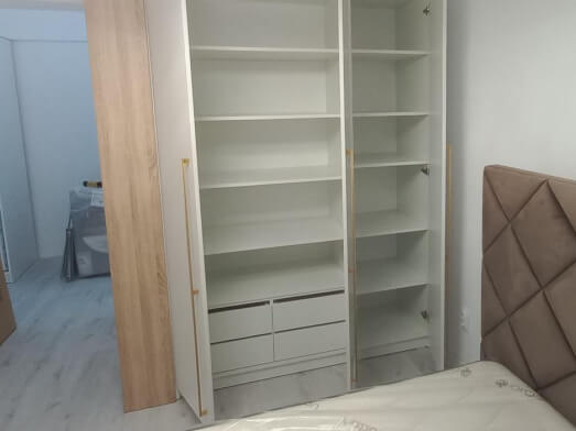 Dulap-3-uși-cu-etajeră-interior-1-9b