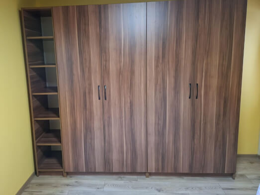 Dulap la comandă 4 uși cu etajeră, model Elena
