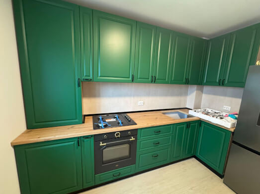 Bucătărie comandă din Pal Stejar cu MDF Vopsit cu frezare, model Alexandru